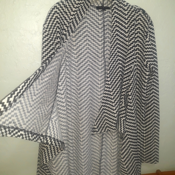 Black and White hankerchife Cardigan - Picture 3 of 4